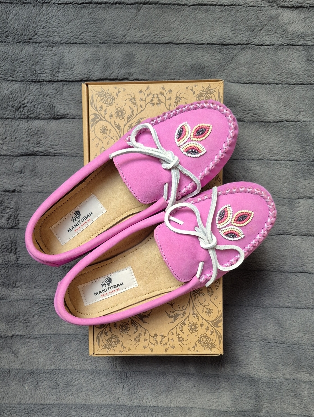 Kayak Manitobah Mukluks Pink Leather/Suede Beaded Moccasins, Size 8, New W Tags